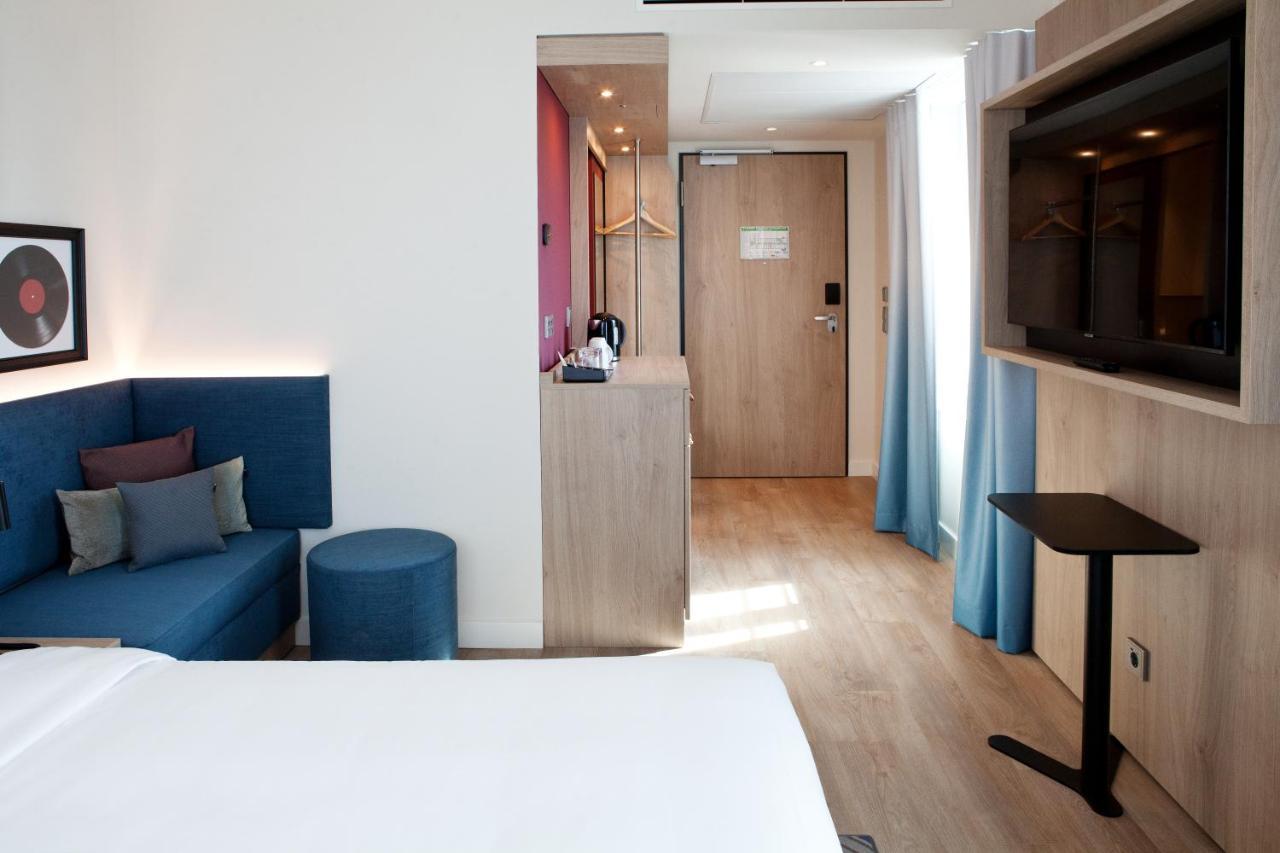 Отель Hampton By Hilton Регенсбург Экстерьер фото